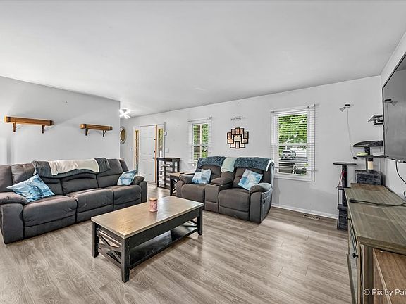 4th image of 1441 Loch Lomond Dr