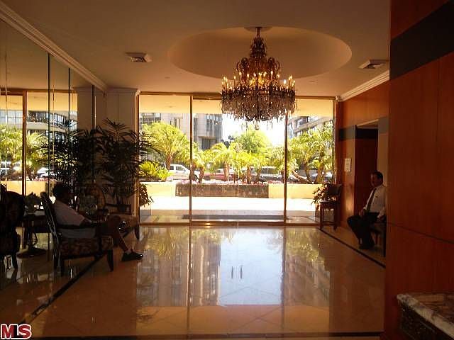 WILSHIRE LOBBY