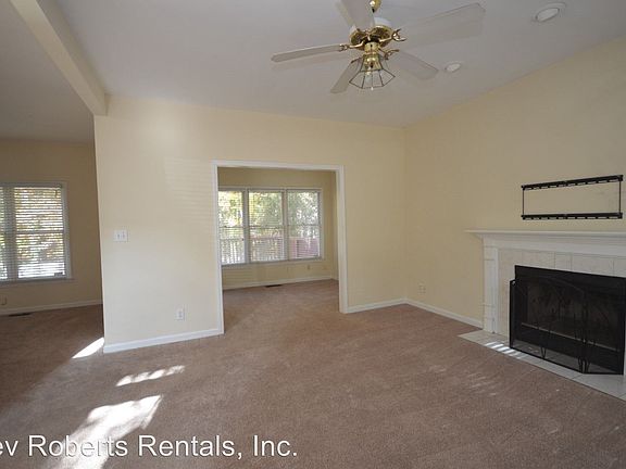 4th image of 1620 Nesfield Pl