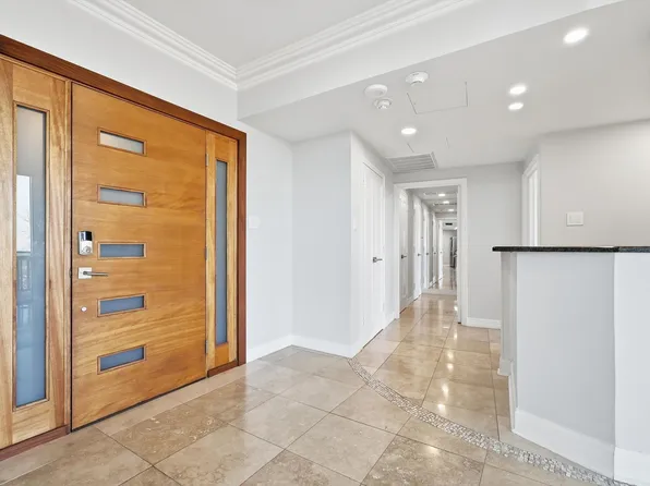 6211 W Northwest Hwy, Dallas, TX