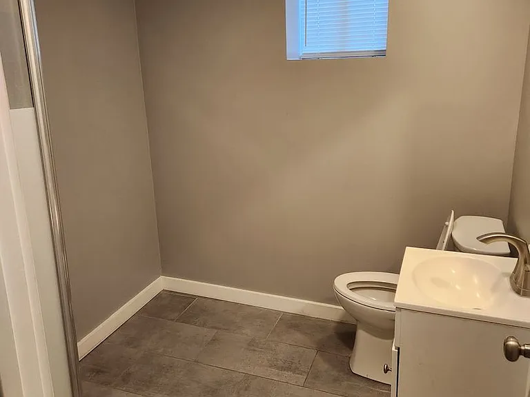 7815 Grover St — Photo 13