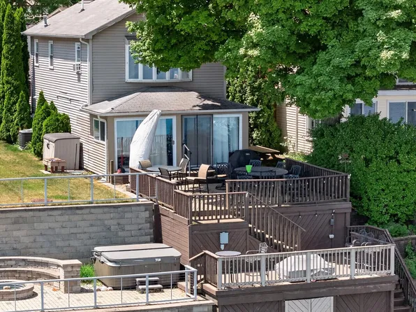 290 Park St, Manitou Beach, MI 49253