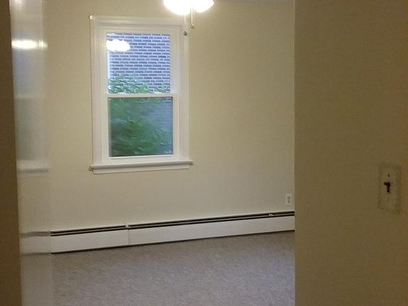 Large bedroom with spacious closet, 2 windows