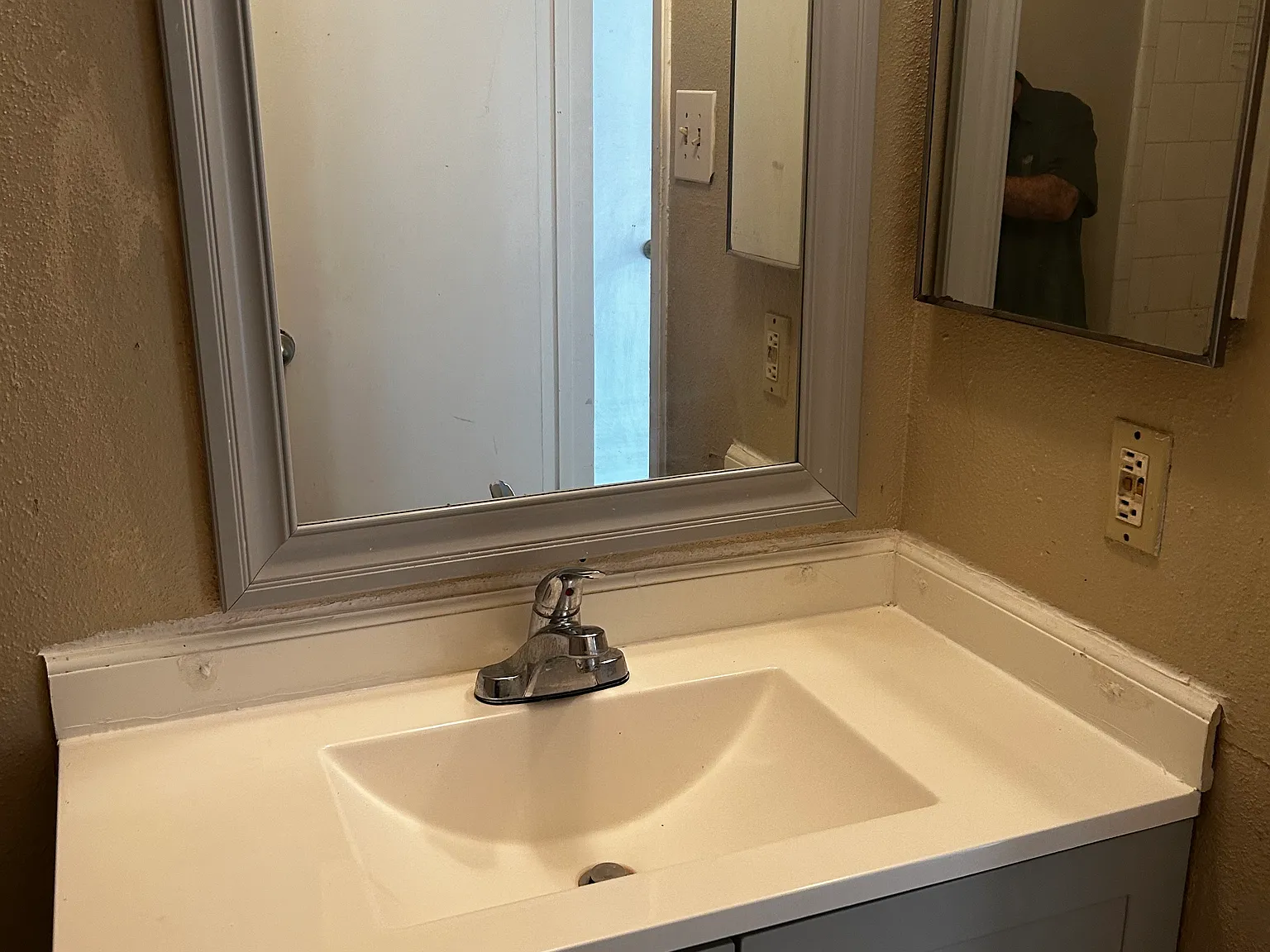 1 bed, 950 sqft, $1,350 — Photo 4
