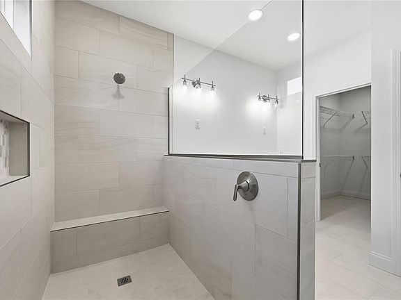 5th image of 1064 SW 67th Way