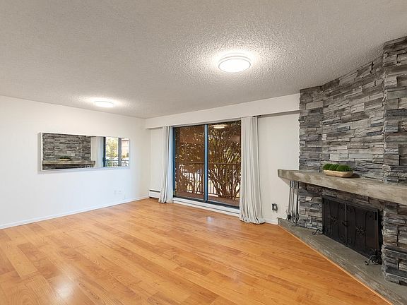 3rd image of 425 Ash St #102