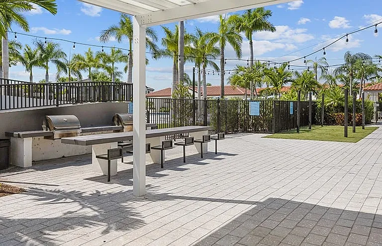 The Avant at Pembroke Pines Apartments — Photo 45