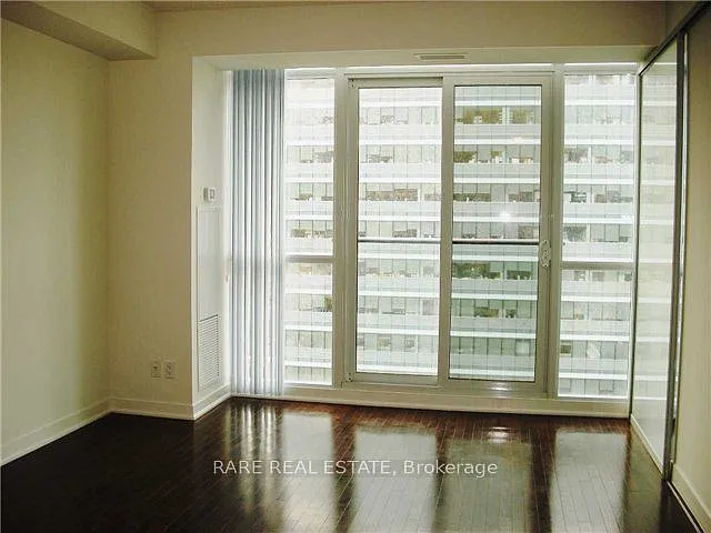 Building Photo - 770 Bay St #1411