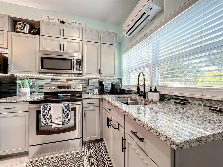 1245 Catalpa Dr #4 — Photo 24