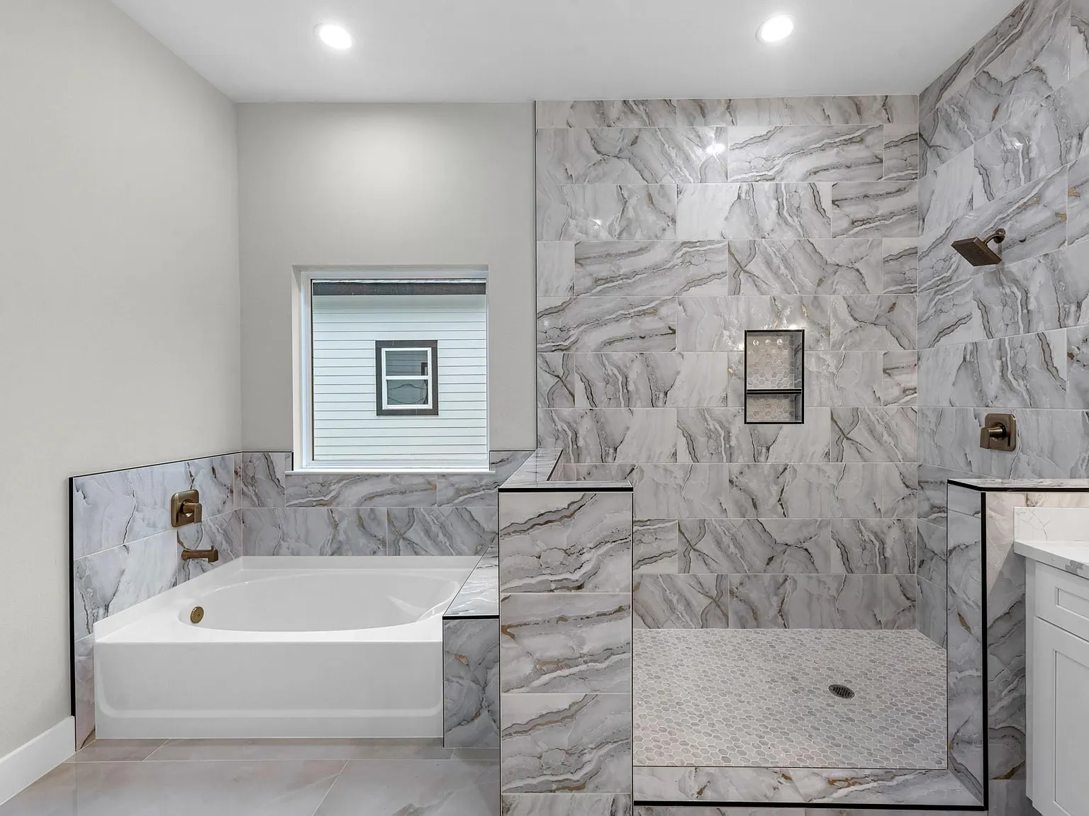 3 bed, 2.5 bath, 1795 sqft, $2,500 — Photo 3