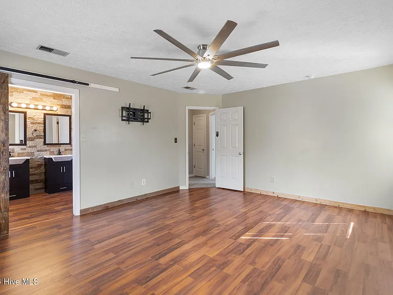 7666 Wilkins Dr — Photo 26