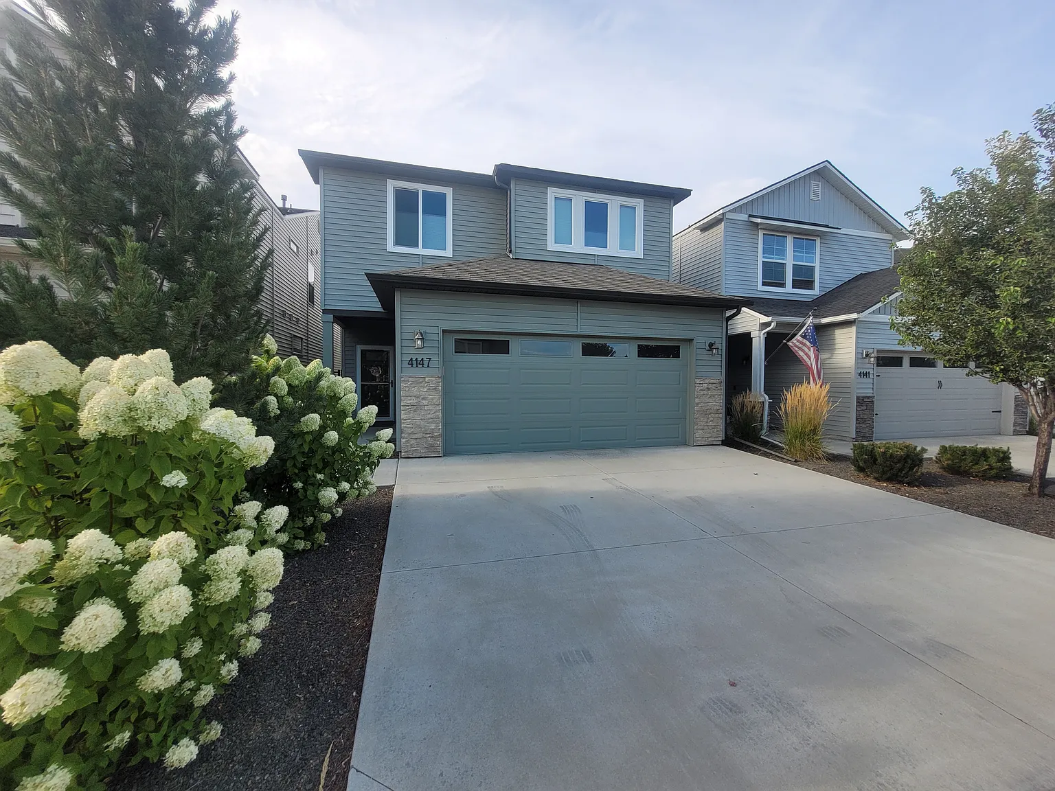 4 bed, 2.5 bath, 1964 sqft, $2,600 — Photo 3