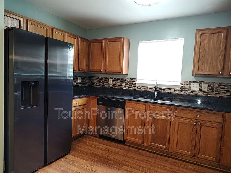 4 bed, 2.5 bath, 1496 sqft, $1,707 — Photo 3