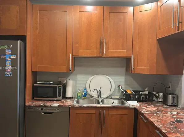 215 SE 3rd Ave, Hallandale Beach, FL