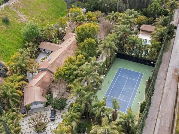 9565 Clybourn Ave, Sun Valley, CA 91352