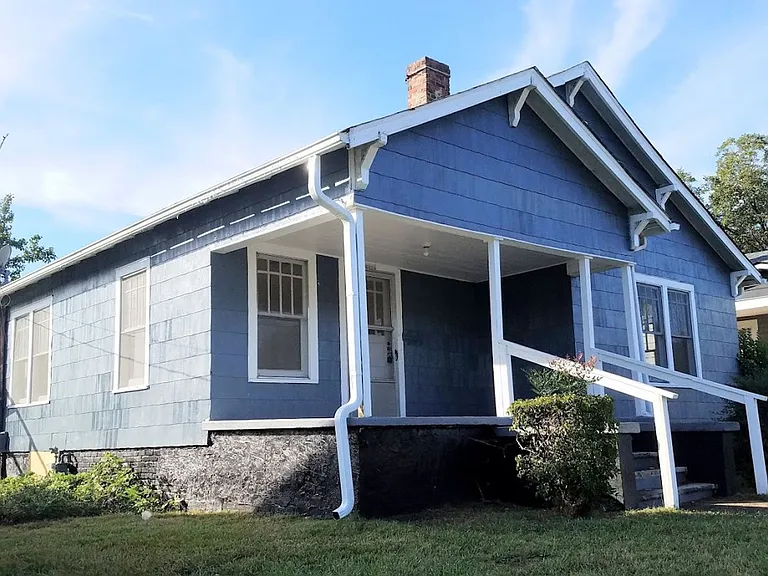 2372 Greenway Ave — Photo 2