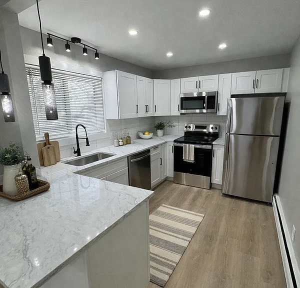 745 Coolidge St #1 — Photo 4
