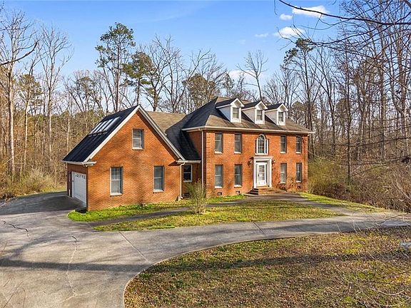 2nd image of 1444 Thrasher Hills Dr NE