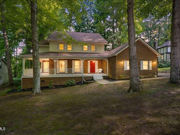 2nd image of 6 Red Fern Cir