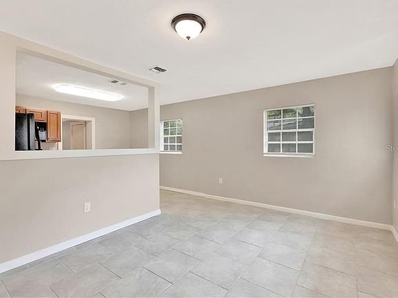 5th image of 1035 Pineview Pl