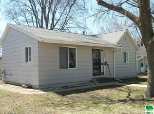 435 Jefferies St, Cherokee, IA 51012