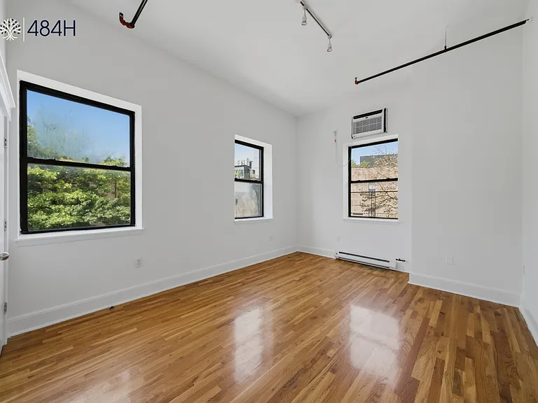 484 Humboldt St #201 — Photo 5