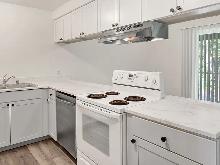 1060 York St — Photo 13