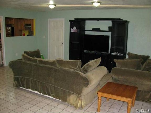 living room w fireplace