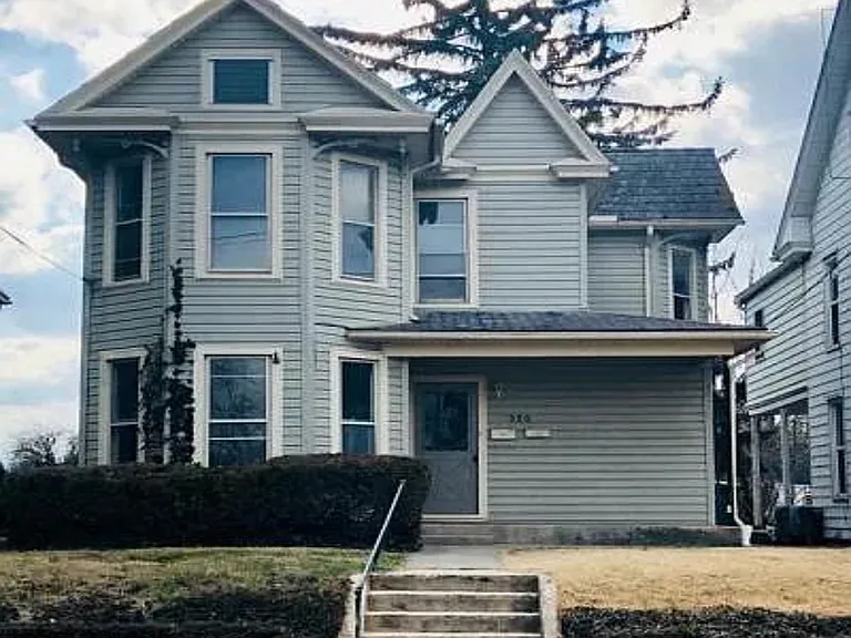 320 E Burd St #A — Photo 1