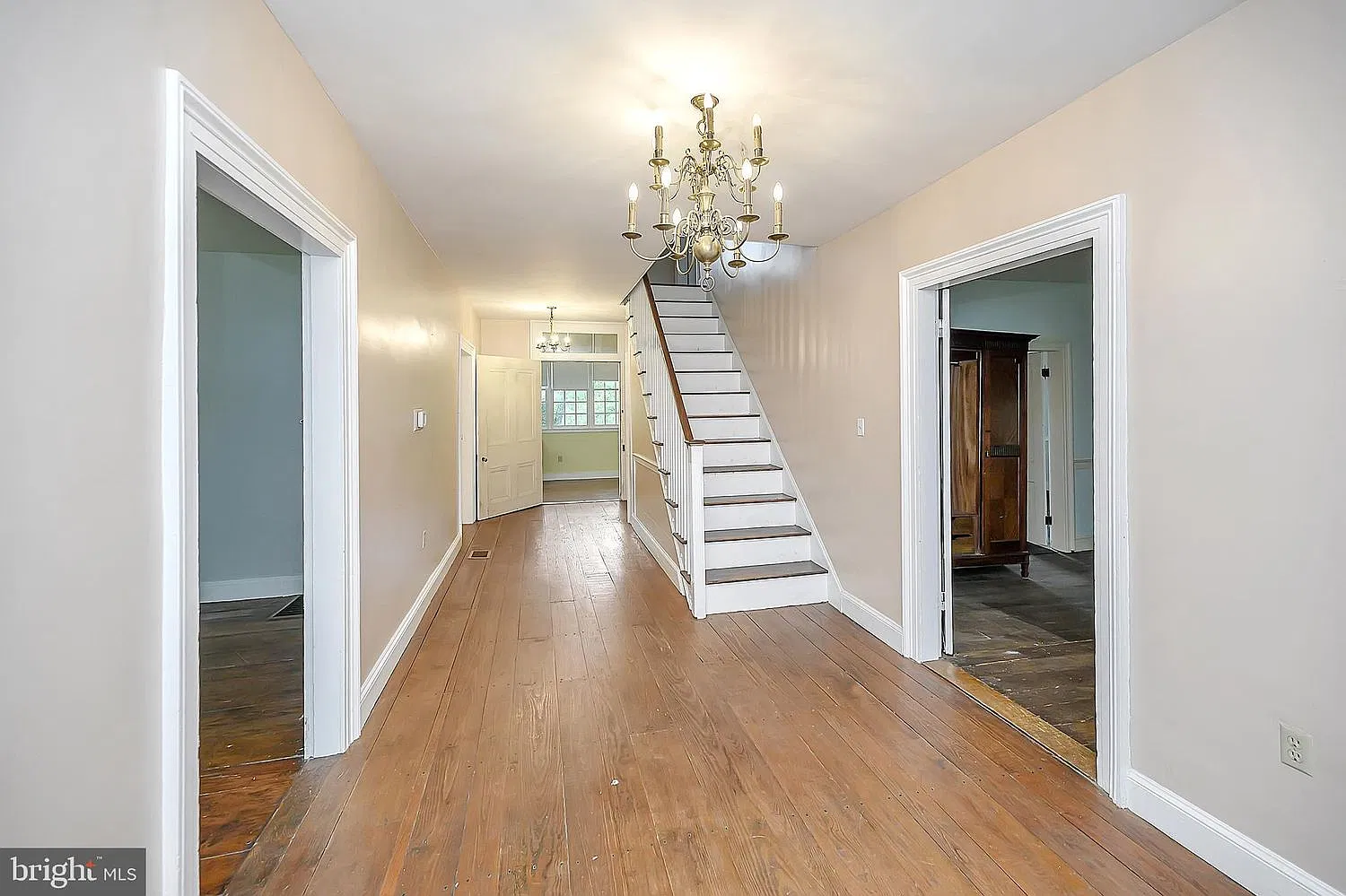 5 bed, 4200 sqft, $3,600 — Photo 4
