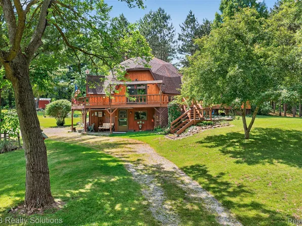 5544 Piersonville Rd, Columbiaville, MI 48421