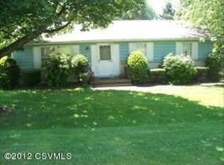 2 Honeysuckle Ln, Milton, PA 17847