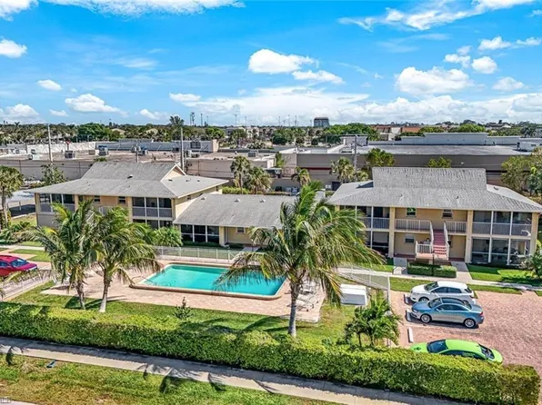 2000 Alamanda DR #206, NAPLES, FL 34102