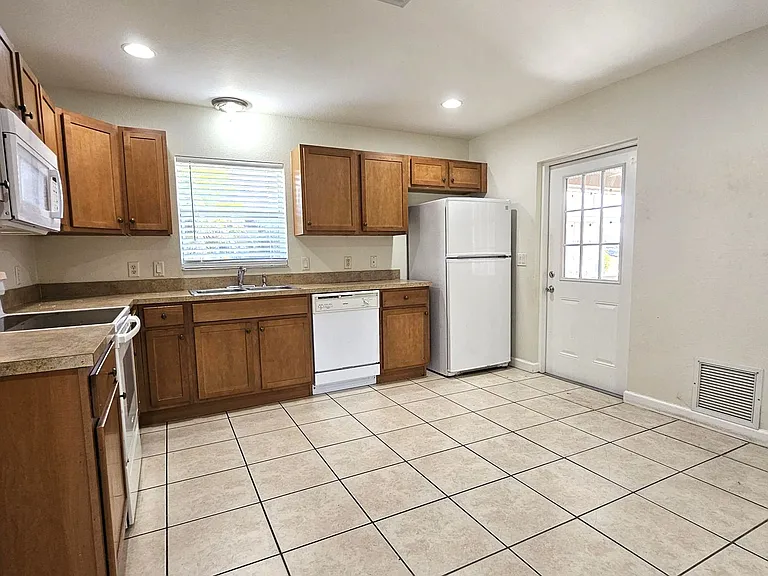 309 Boundary Blvd #B — Photo 4