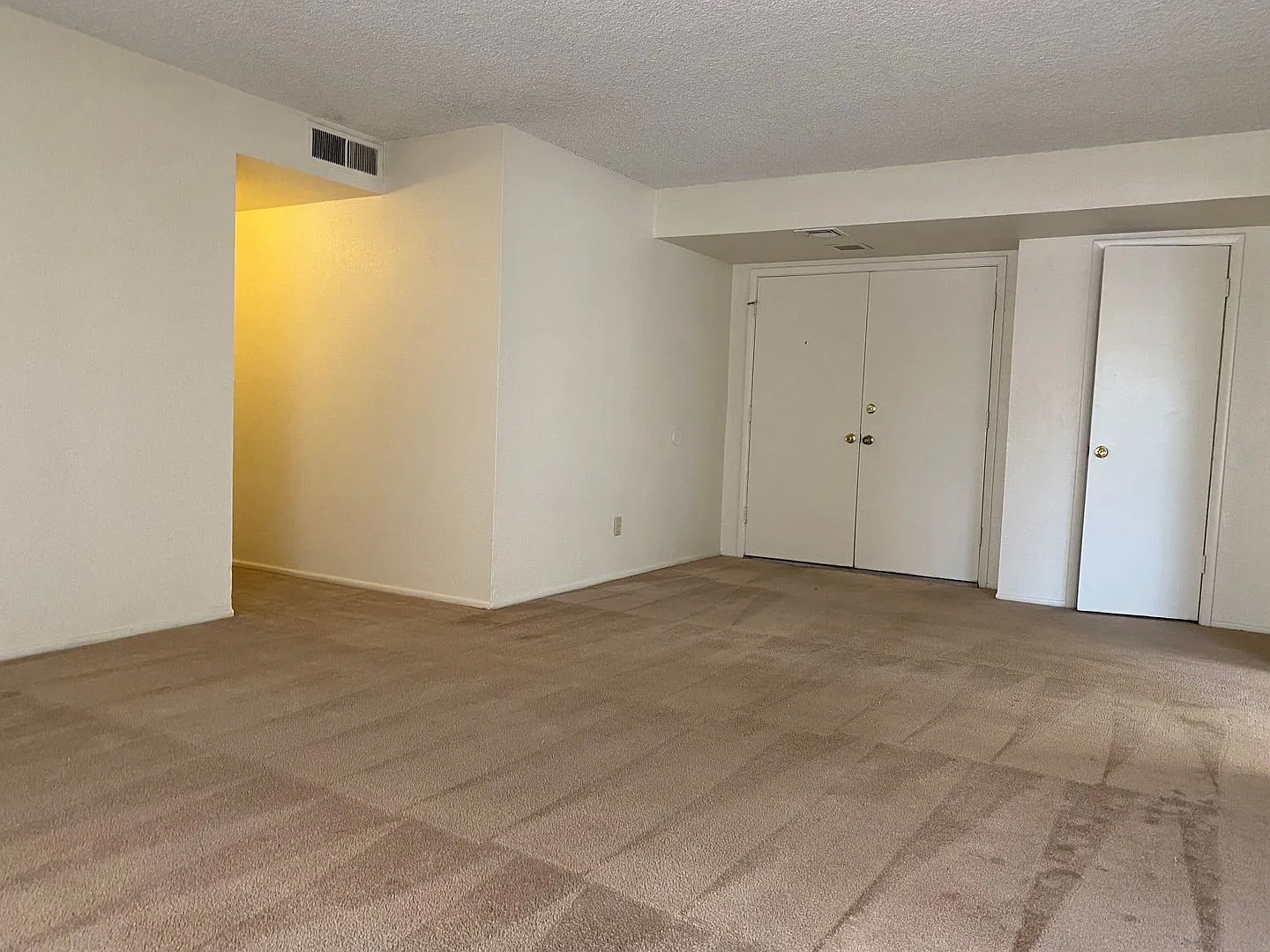 Mesa 3 Bed/ 2 Bath Single Story — Photo 2
