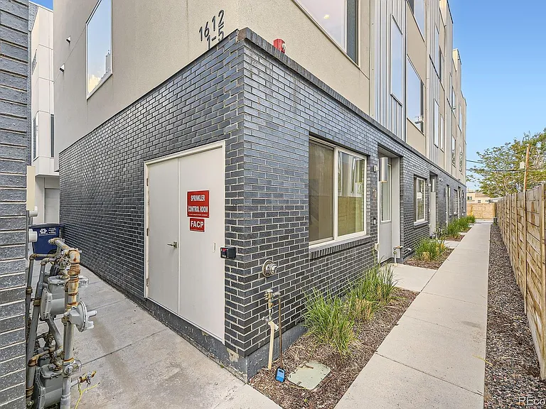 1612 Irving St #4 — Photo 25