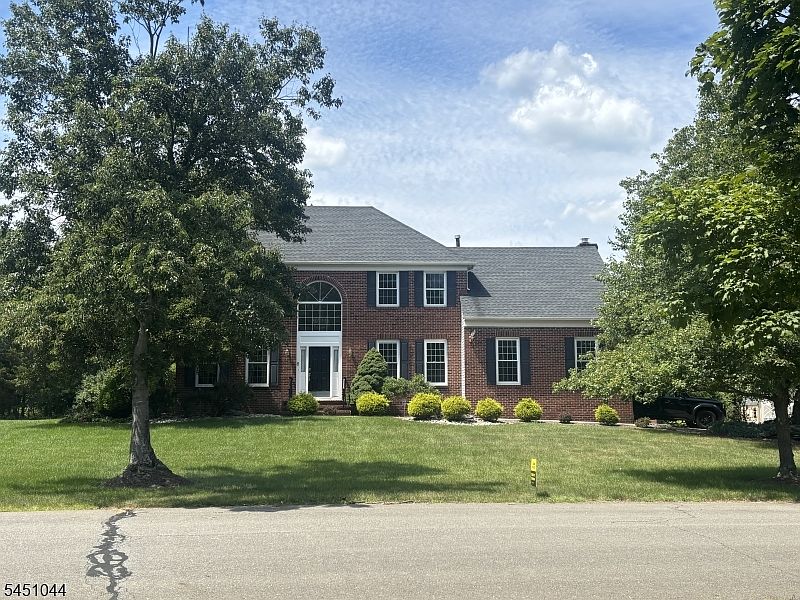 1st image of 8 Stiles Ln