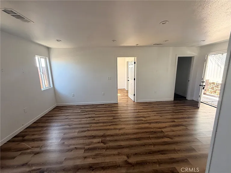 5472 N Mountain View Ave — Photo 9
