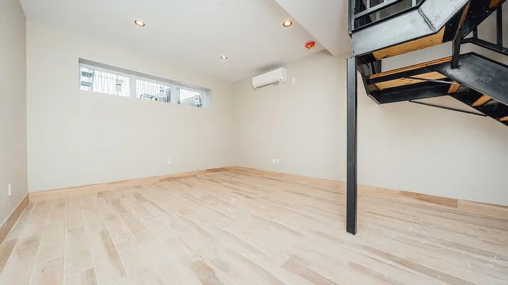 Rented by Nooklyn NYC LLC | media 48