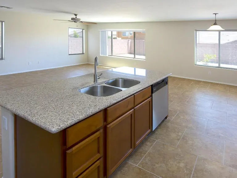 25741 W Hess Ave — Photo 6