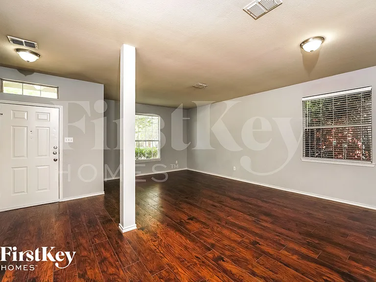 2325 Sumac Ct — Photo 4