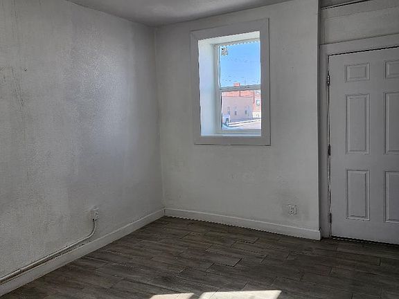 2nd image of 2300 Bassett Ave #2