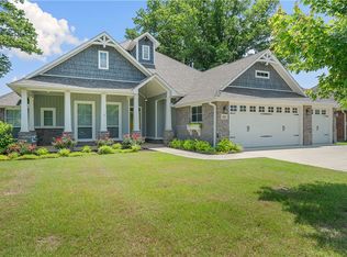 102 Crawford St, Pea Ridge, AR 72751