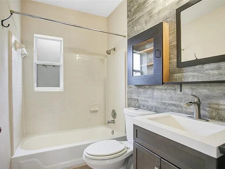 2117 E Esther St — Photo 18