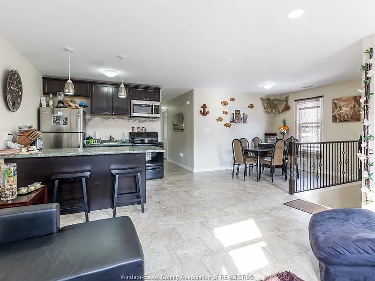 528 Chippawa St #1 — Photo 8