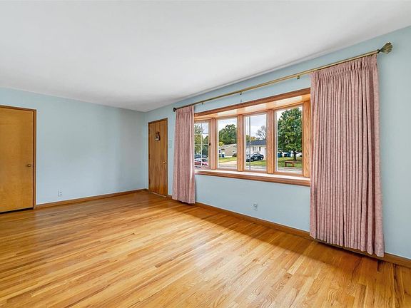 5th image of 7613 General Sheridan Ln