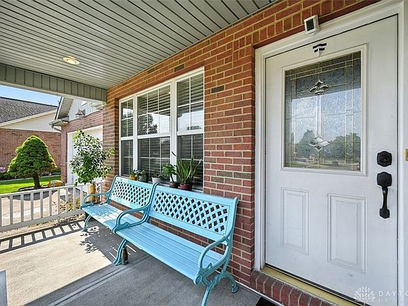 3rd image of 992 Olde Station Ct