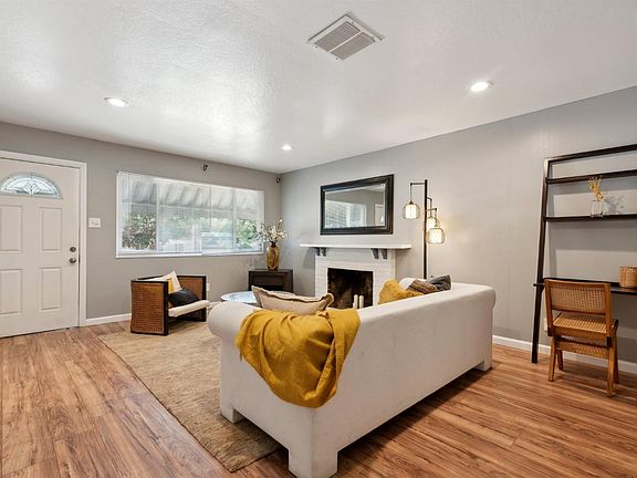 3rd image of 430 Ladera Drive
