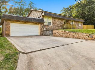 350 Skyline Dr, Council Bluffs, IA 51503
