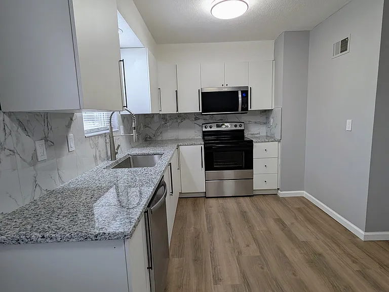 8324 Robinson St — Photo 18